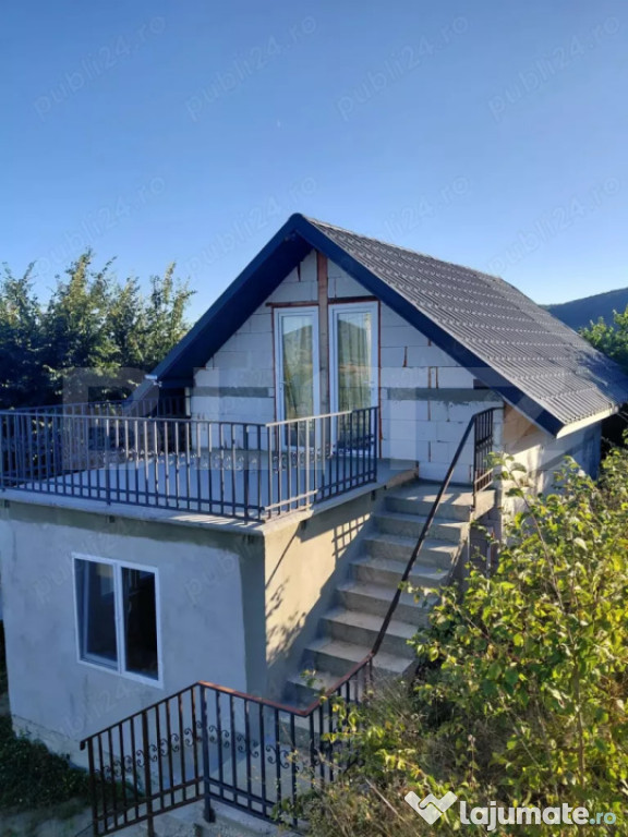 Casa de vanzare + teren 1000mp la doar 9 km de Bistrita. zon