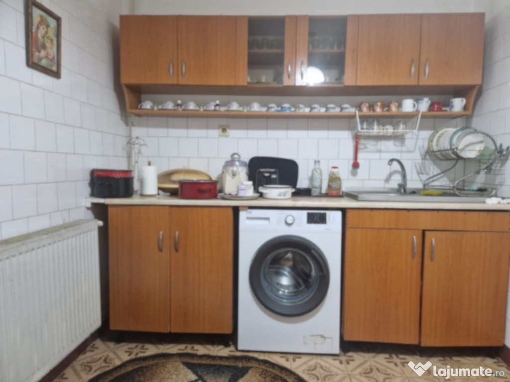 Vand apartament in 1 Mai