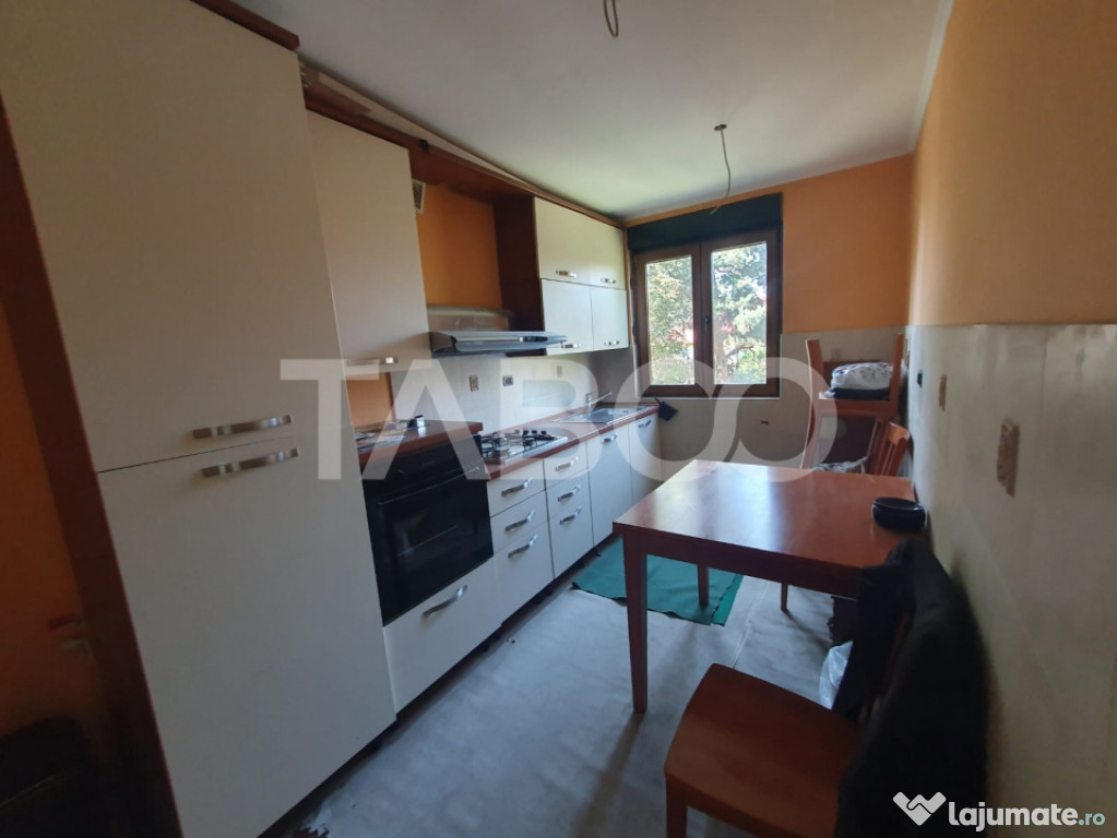Apartament semidecomandat 2 camere etaj 2 zona 13 Decembrie