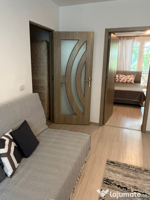 Închiriez apartament