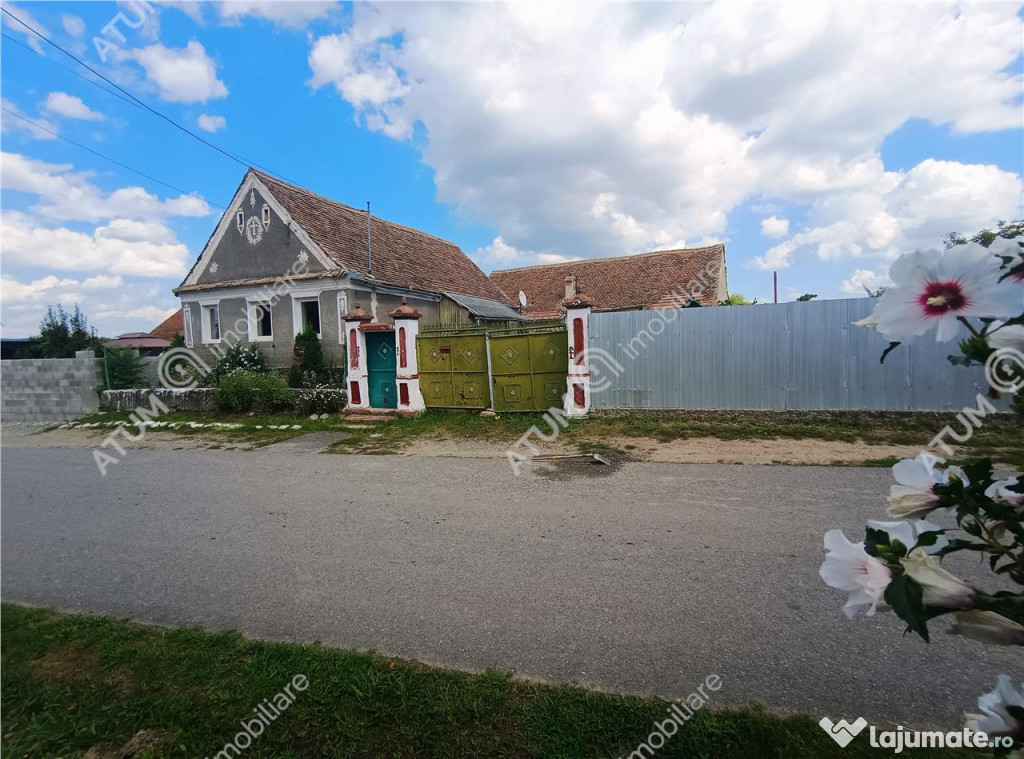 Casa cu 4 camere si 1650 mp teren in Porumbacu de Jos jud Si