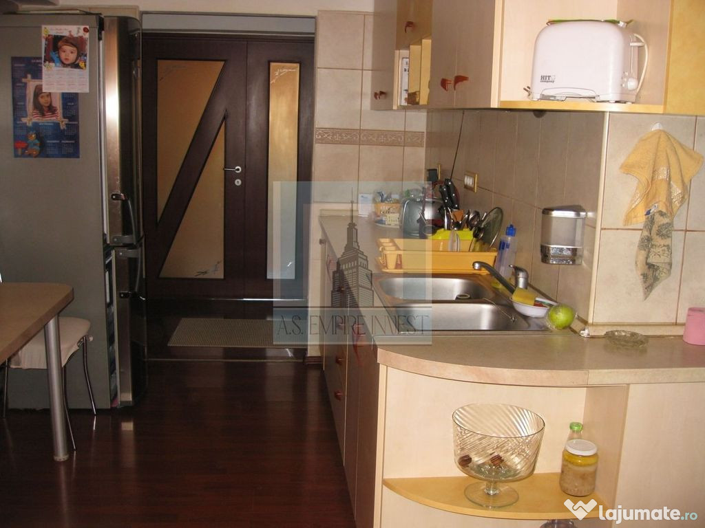 Apartament 3 camere- zona Noua