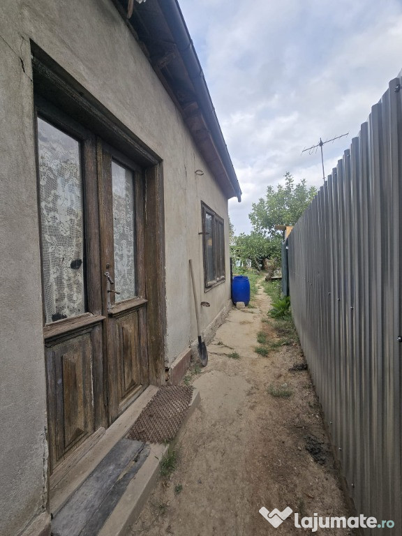 Teren cu casa demolabila zona Rosiori