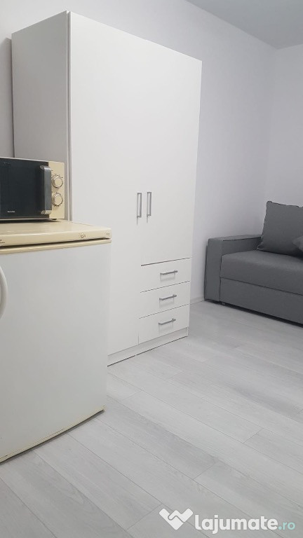 Ofer spre închiriere garsoniera la casa,cu intrare separată