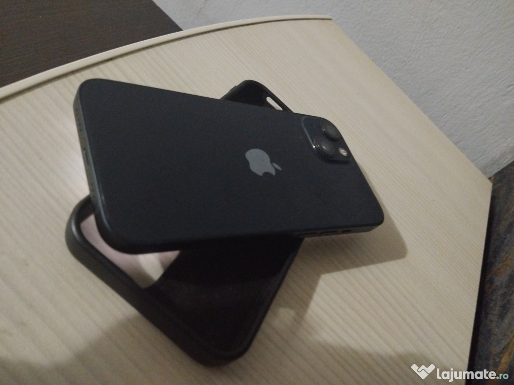 Vând IPhone 13 impecabil