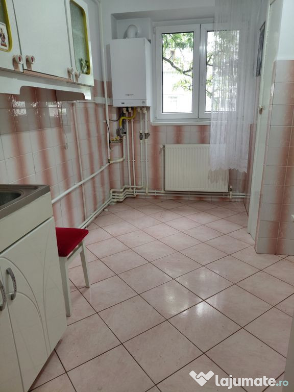 Apartament 3 camere decomandat 68 mp Galati zona IREG
