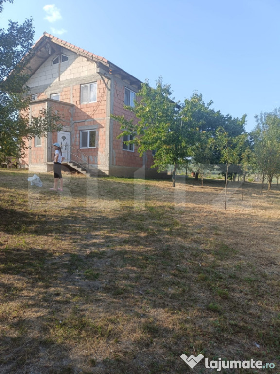 Casa construcție nouă suprafață de 70 mp și un teren de
