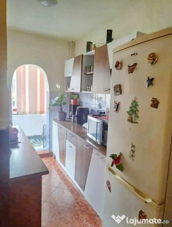 Apartament de 3 camere zona BARTOLOMEU