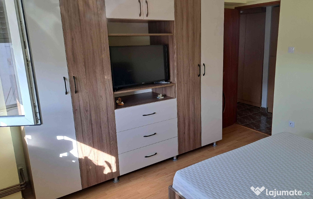 Închiriez apartament cu 2 camere, decomandat, Unirii Sud, 62mp