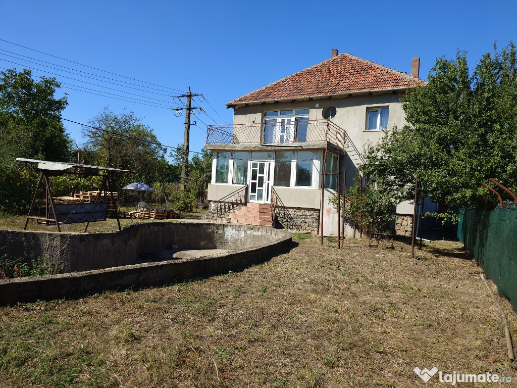 De vânzare direct de la proprietar – Teren intravilan cu casă
