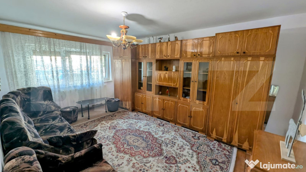 Apartament cu 2 camere, decomandat, zona Ampoi.