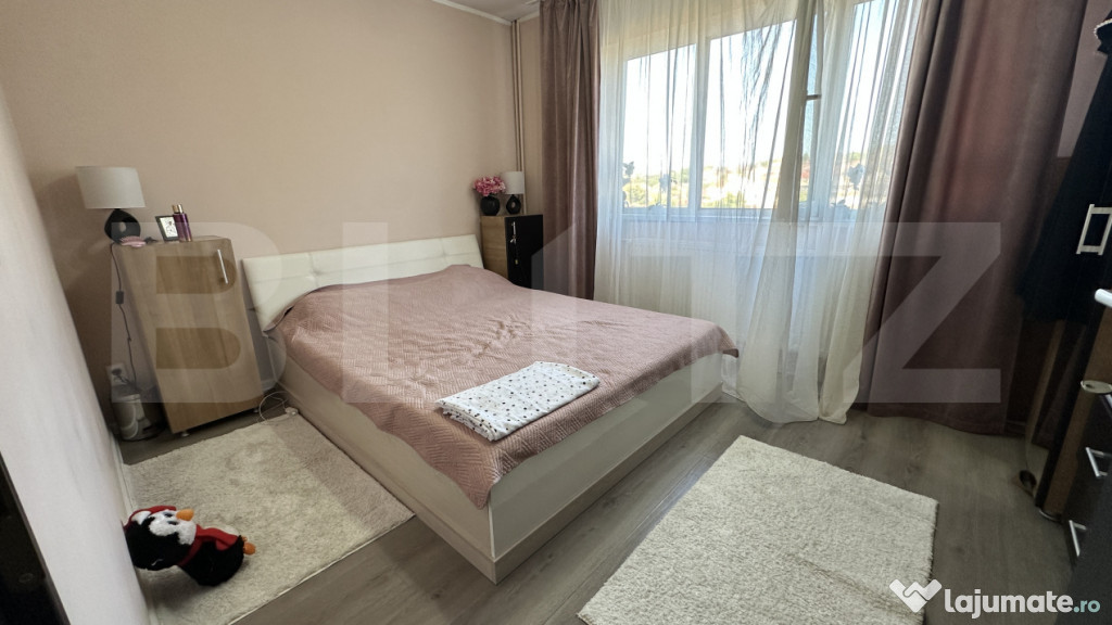 Apartament cu 3 camere, zona Rogerius
