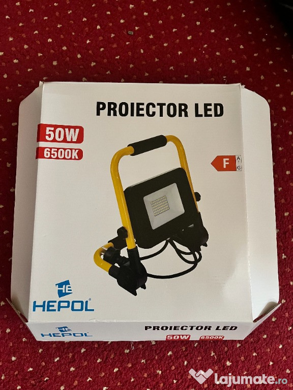 Lampa proiector LED cu suport reglabil si maner
