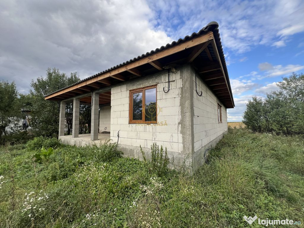 !LISTARE NOUA! Casa de vanzare in Comuna Lazuri /Teren 38...