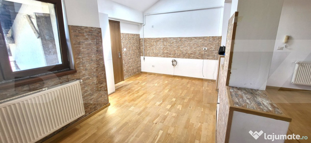 De vanzare apartament cu 3 camere foarte spatios!
