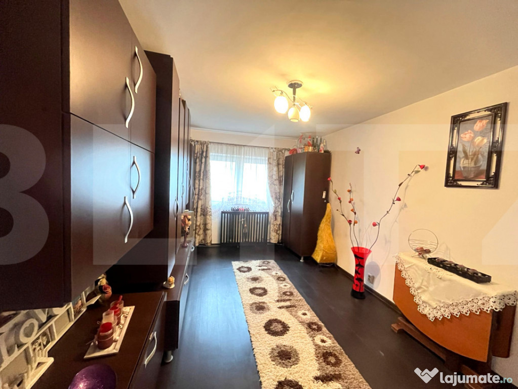 Apartament cu 2 camere, decomandat, complet mobilat si utila