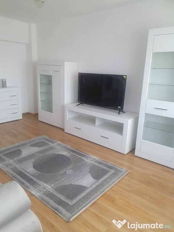 Inchiriez apartament
