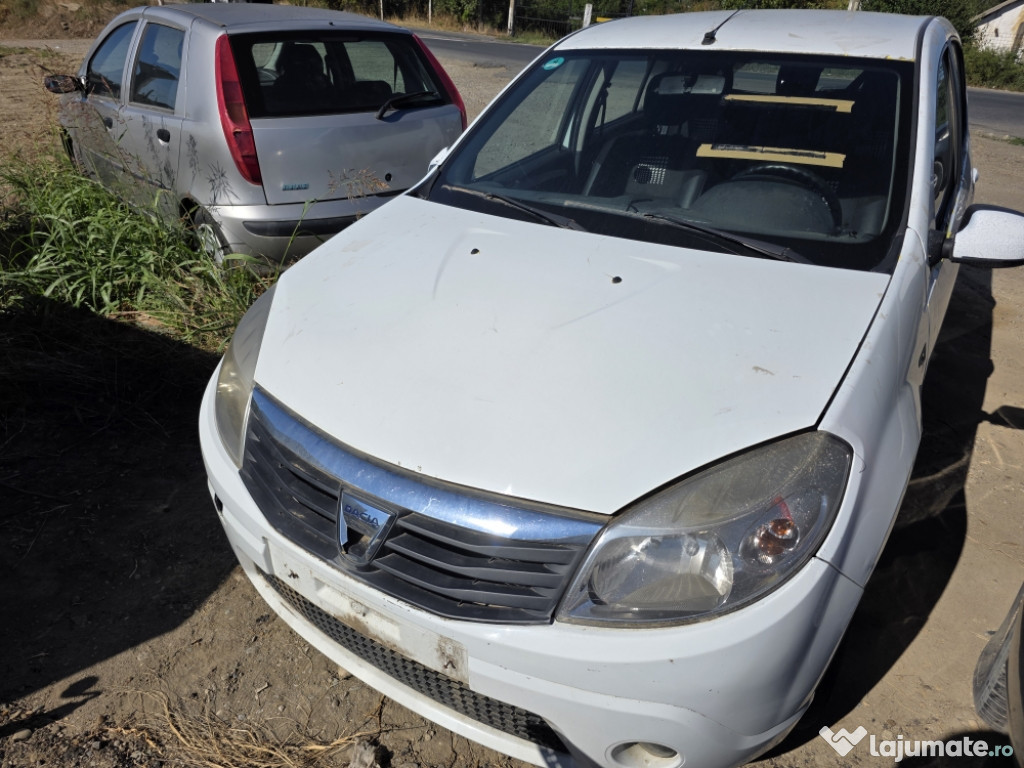 Dezmembrez Dacia Sandero 1.2i 1.4 i 1.5 dci
