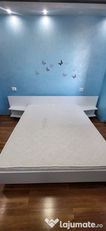 Pat alb de vânzare – include saltea cu două fețe (vară/iarnă) – 2500 R