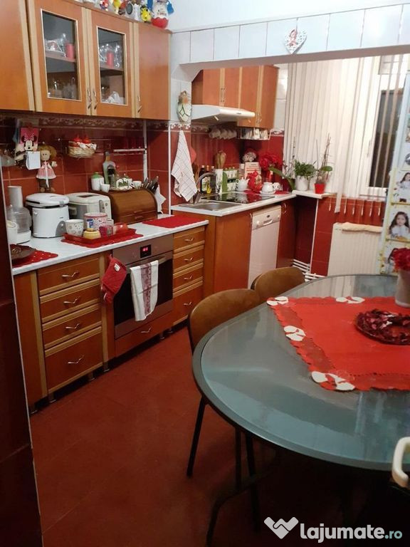 3 camere,decomandat, 2 băi, 2 balcoane, etaj 4/5, Sideru...