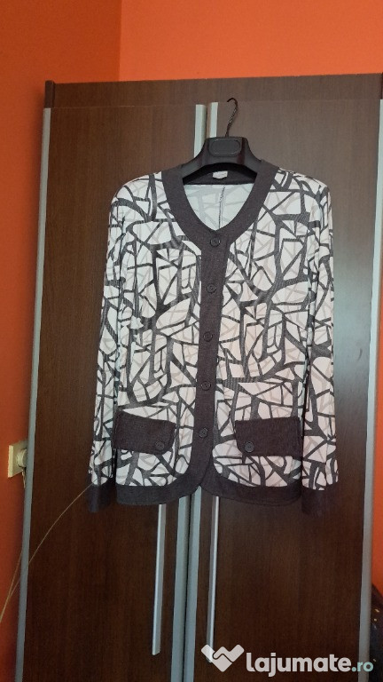 Bluza cu nasturi in fata din jerse