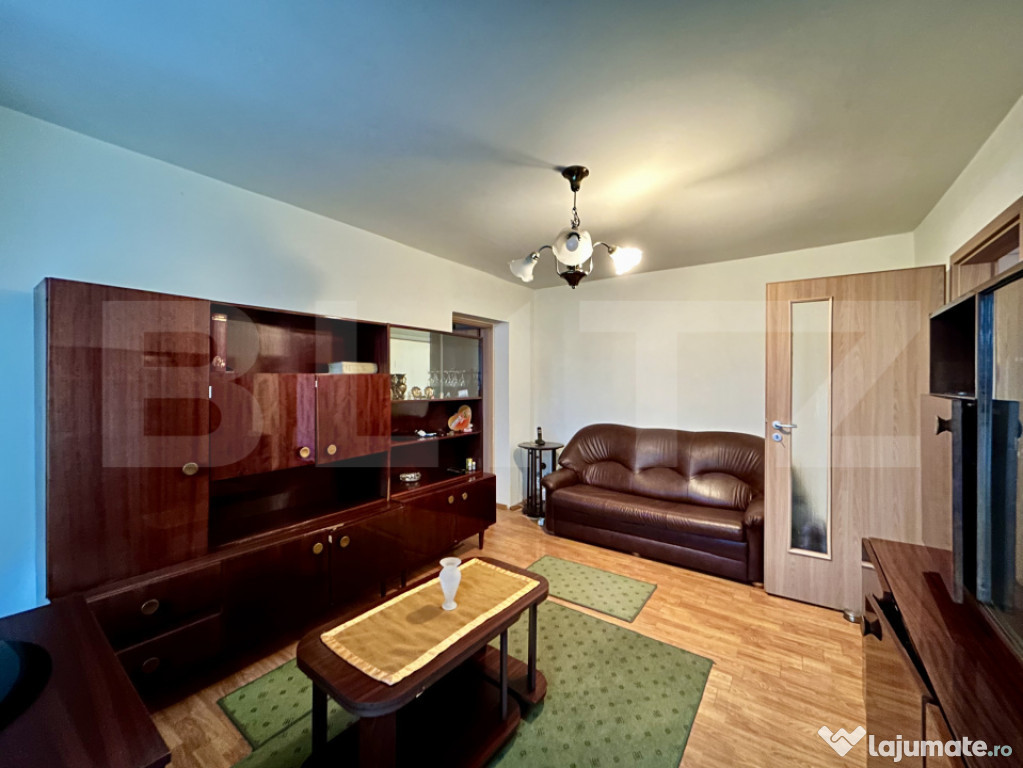 Apartament cu 3 camere, pentru reamenajat, zona Cina, 56 mp