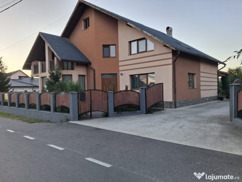 Casă superbă într-o zonă liniștită – 4 dormitoare, 3