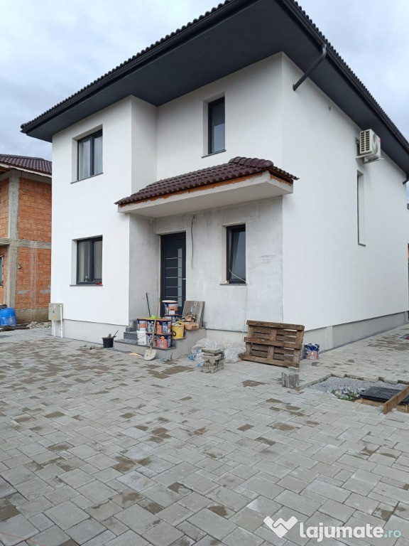 Casa zona Unirea finisata , mobilata