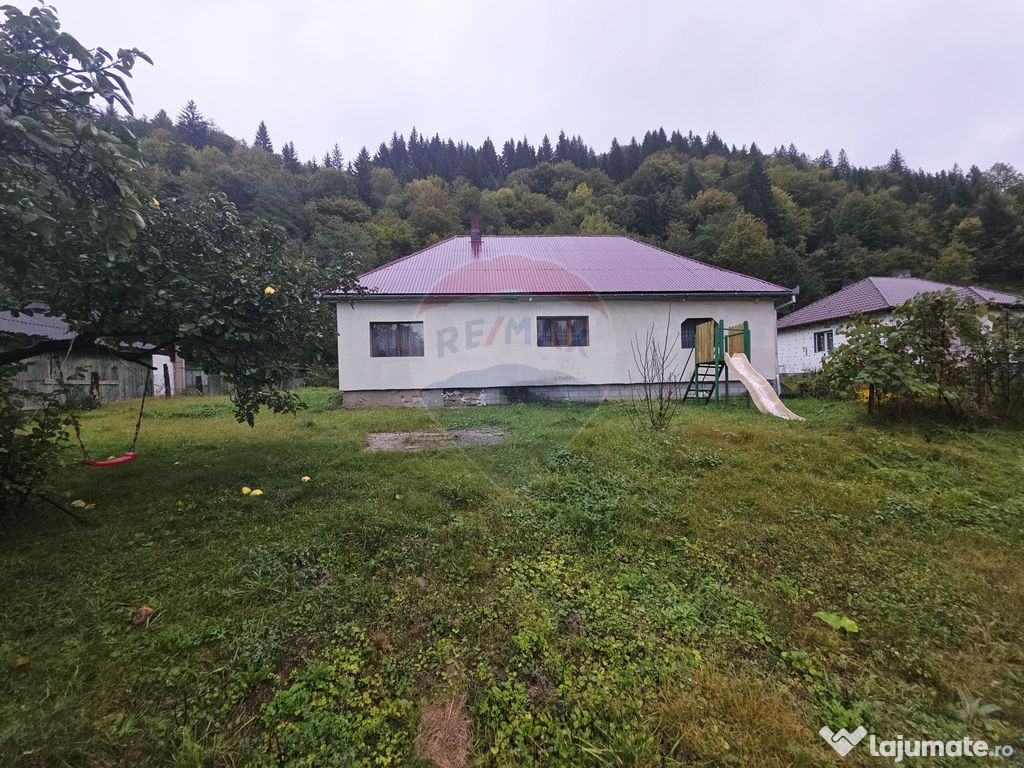 Casă / Vilă cu 4 camere de vânzare Tarcau