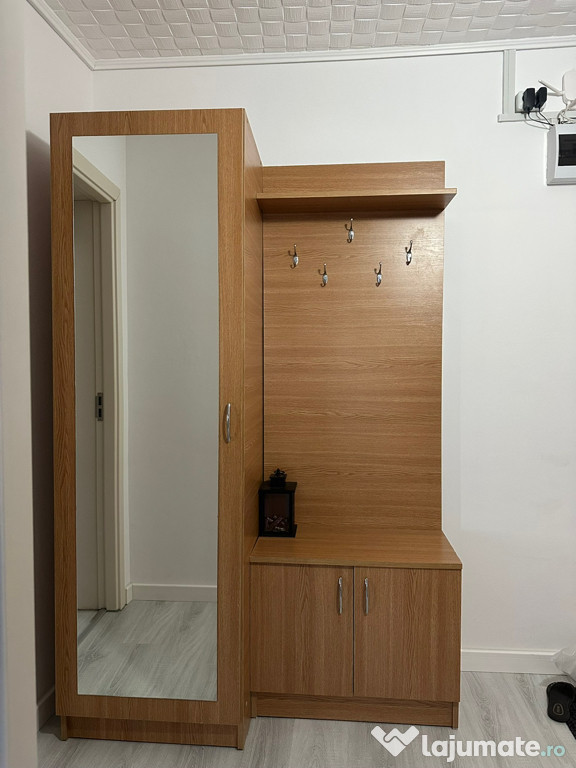 Mobilier hol cu oglinda si spatiu de depozitare
