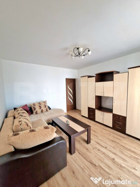 Apartament 2 camere, decomandat, 57 mp, parcare, zona Porii
