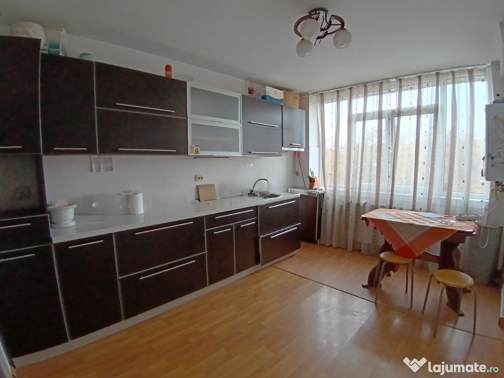 Apartament cu 2 Camere Decomandat in Burdujeni