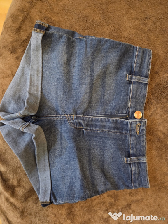 Pantaloni scurți H&M cu etichetă marimea 36 (S)