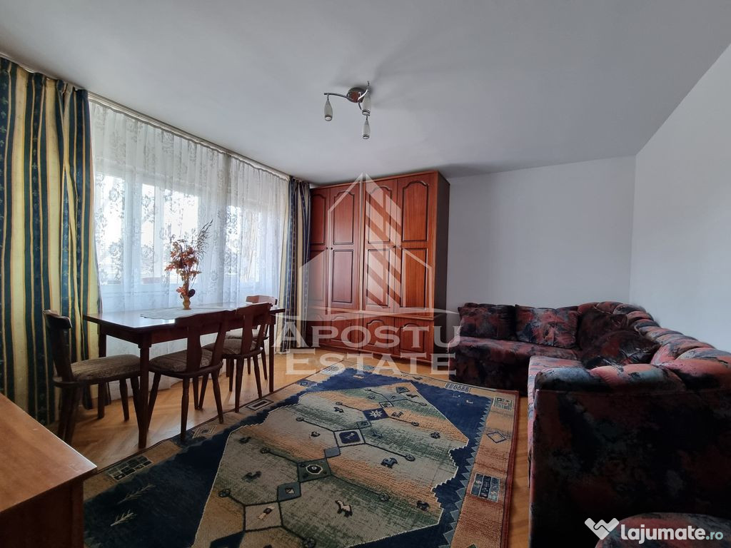 Apartament cu 3 camere decomandat, etaj intermediar, Cale...