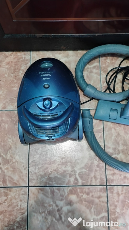 Vând aspirator funcțional 1800 wați