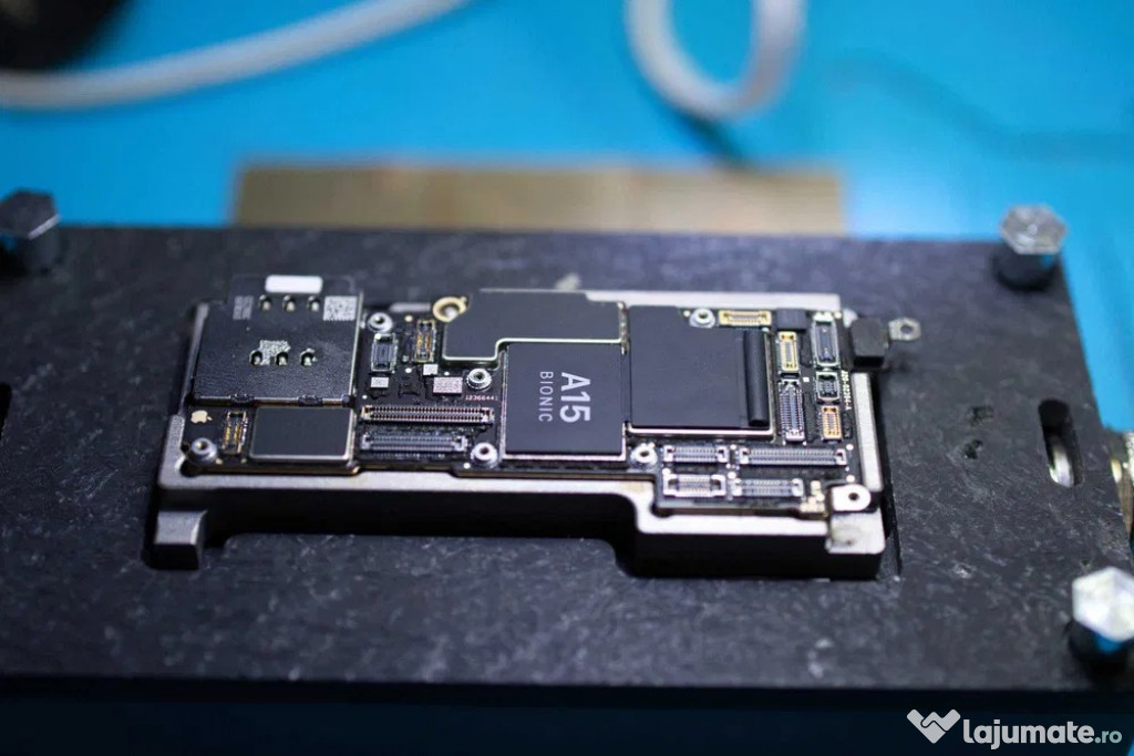 Reparatii placa baza Reparatie iPhone 13 iPhone 13 Pro / Max / Mini