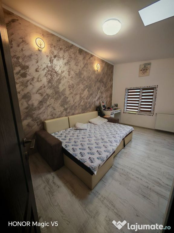 Casa/Vila sector 4,6 camere,centrala proprie,parcare