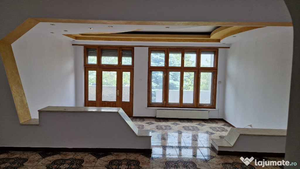 Imobil stradal stadion Pitesti, pretabil diverse activitati