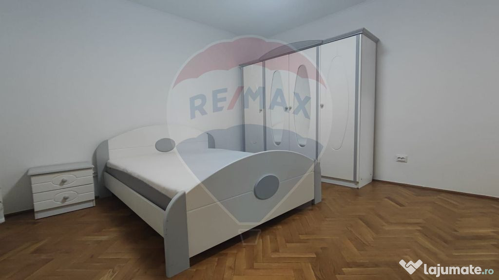 De inchiriat apartament 3 camere tip C Splaiul Crisanei e...