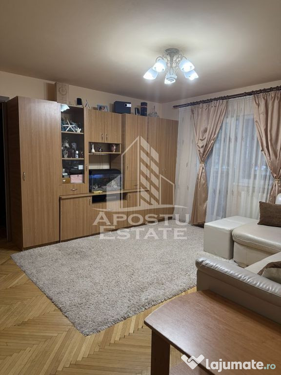 Apartament cu 2 camere, etaj 3, centrala proprie, zona Sa...