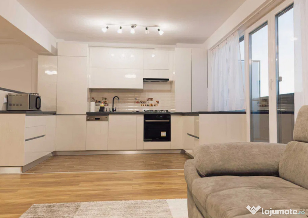 Apartament 3 camere, decomandat - zona Tractorul