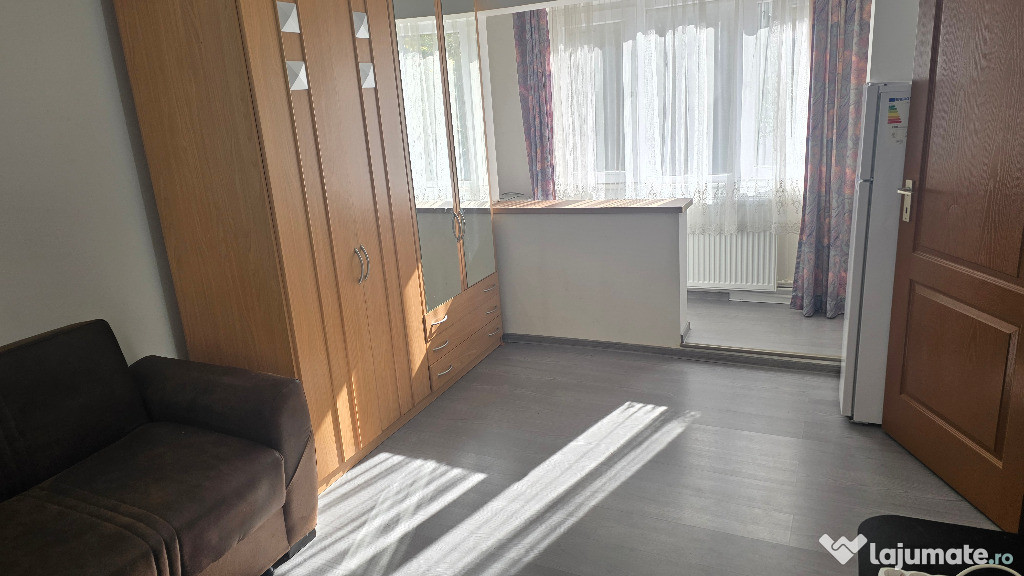 Inchiriez garsoniera decomandata in Deva, zona Zamfirescu, etaj 1,