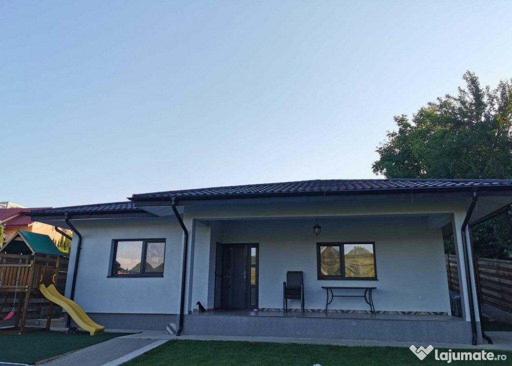 Casa parter, 4 camere, 2 bai, mobilata cu 450 mp teren in z