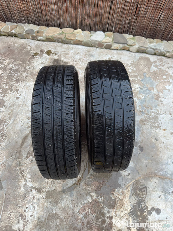 Vând 2 cauciucuri Pirelli Carrier 205 65 16 C