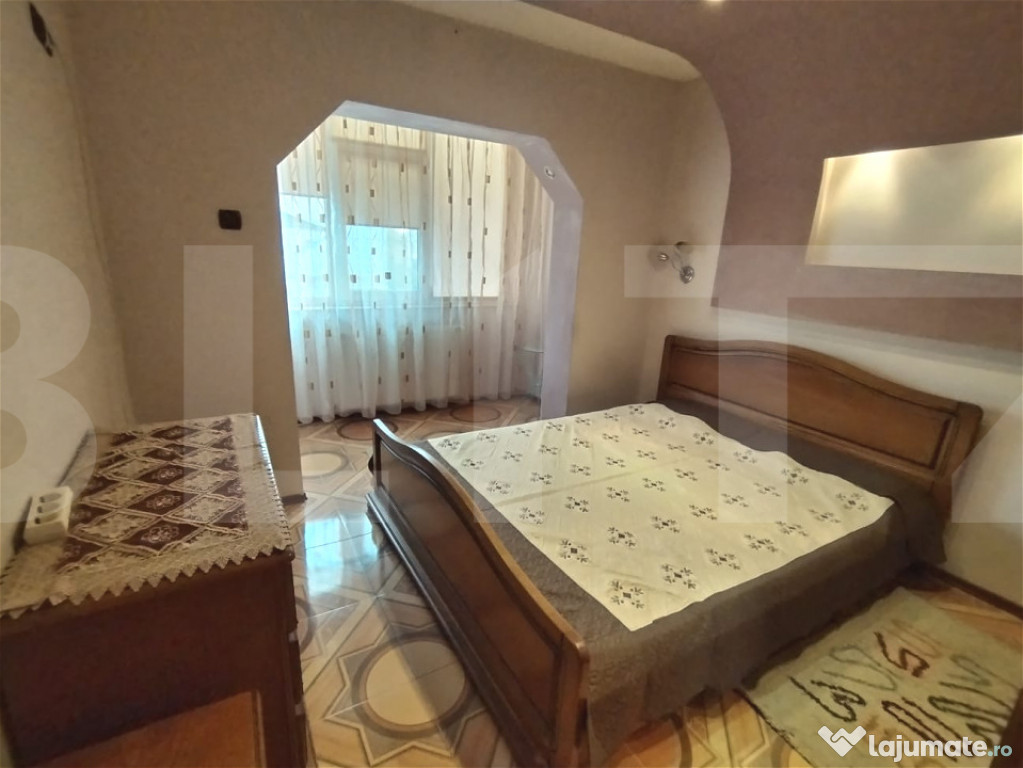 Apartament de 3 camere, etaj 1, decomandat, zona Bucovina