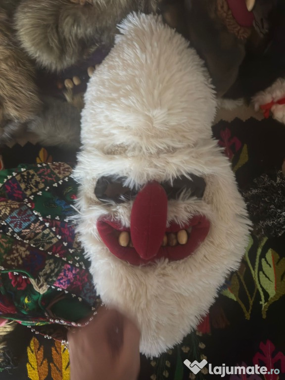 Măști tradiționale românești – lucrate manual