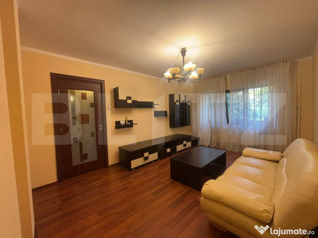 Apartament decomandat, 4 camere, 83 mp, zona Sarari