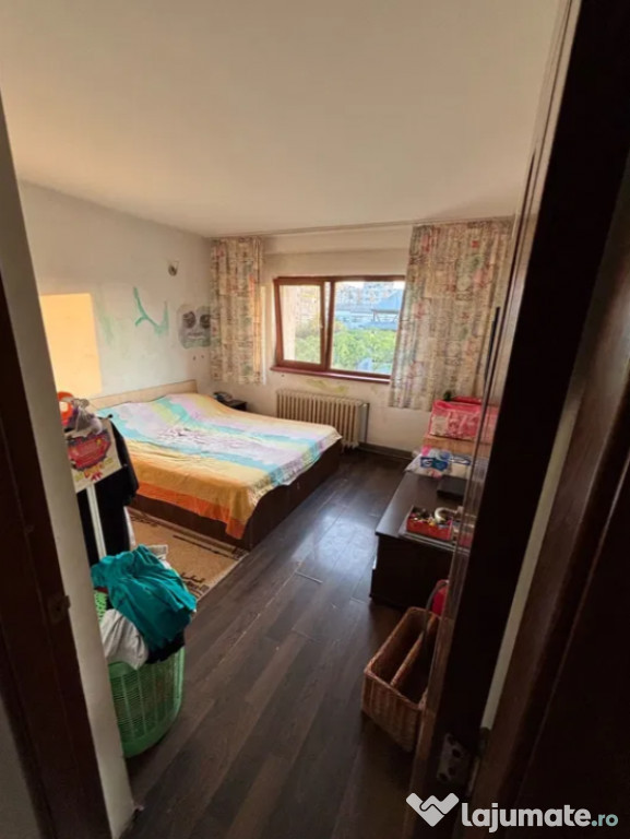 Apartament cu 3 camere de vanzare Nicolina