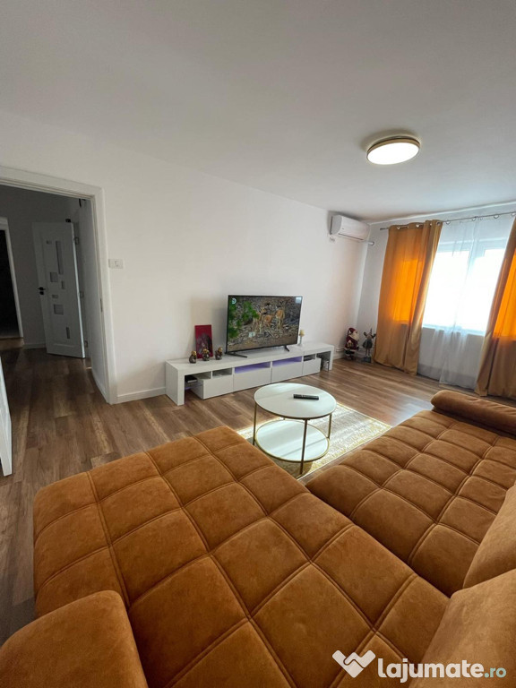 Vand apartament zona 300 Micalaca
