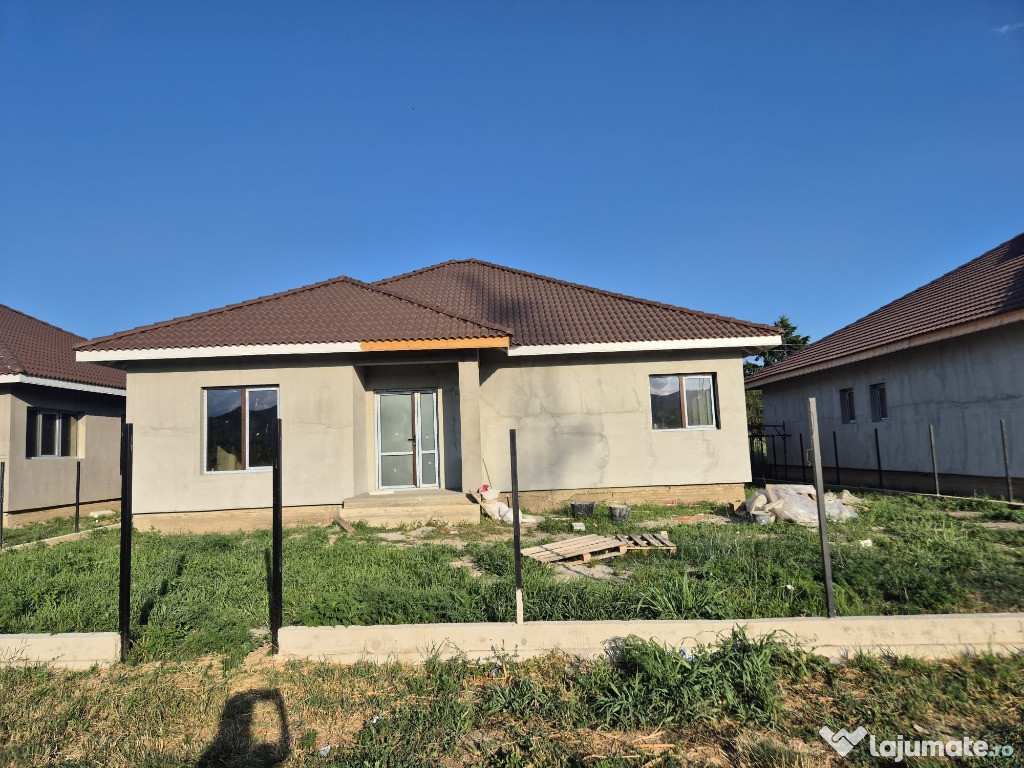 Vânzare Casă 4 camere situată în Târgu Jiu, Str. Dumbravă
